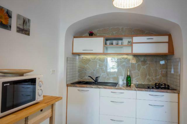 Season4All Apartments Mali Lošinj Zewnętrze zdjęcie